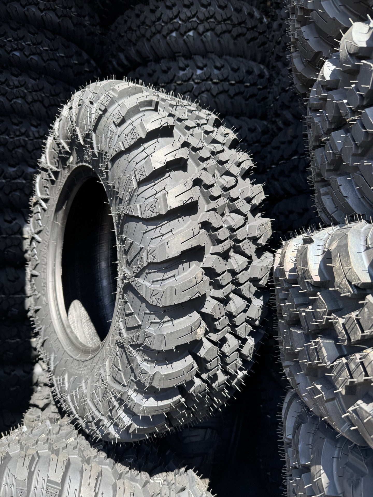 33/10R15 FORERUNNER 8PLY AT AURORA